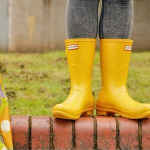 Yellow Hunter Rain Boots Size 11 New! Buckle in back